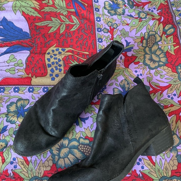 Beautiful Carlos Santana booties - Picture 2 of 2